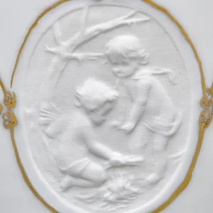 Фарфоровое Кашпо - Ваза для цветов «Путти у костра», Furstenberg / Tettau Германия, середина ХХ века.