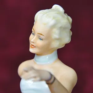 Коллекционная Фарфоровая статуэтка «Девушка с собакой. Бегущие», Schau Bach Kunst Германия - 1953 год.