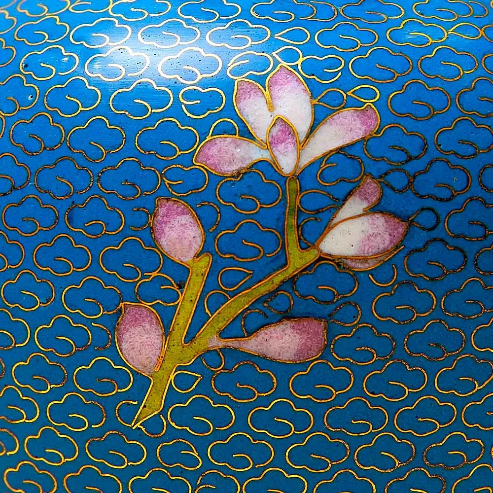 Шикарная Ваза «Сакура в цвету» в технике « Клуазоне» Китай 50 -е годы ХХ века.