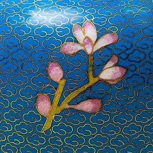 Шикарная Ваза «Сакура в цвету» в технике « Клуазоне» Китай 50 -е годы ХХ века.