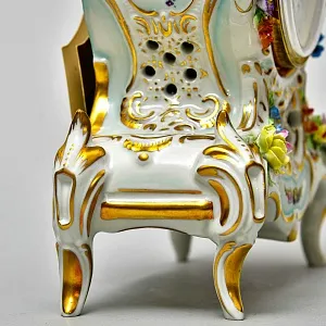 Каминные Кварцевые Часы в стиле Рококо, Фарфор SANDIZELL, Германия 80-е годы ХХ века.