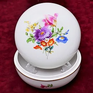 Большая Фарфоровая Шкатулка - Бонбоньерка «ЦВЕТЫ», MEISSEN / МЕЙСЕН Германия.