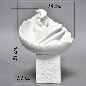 Коллекционная Фарфоровая статуэтка «Девушка, Знак Зодиака - Рак», Royal Copenhagen Дания.