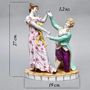 Антикварная статуэтка «Дама с кавалером. Приглашение на танец», Фарфор Muller & Co, Германия, 1907 - 1949 гг. 