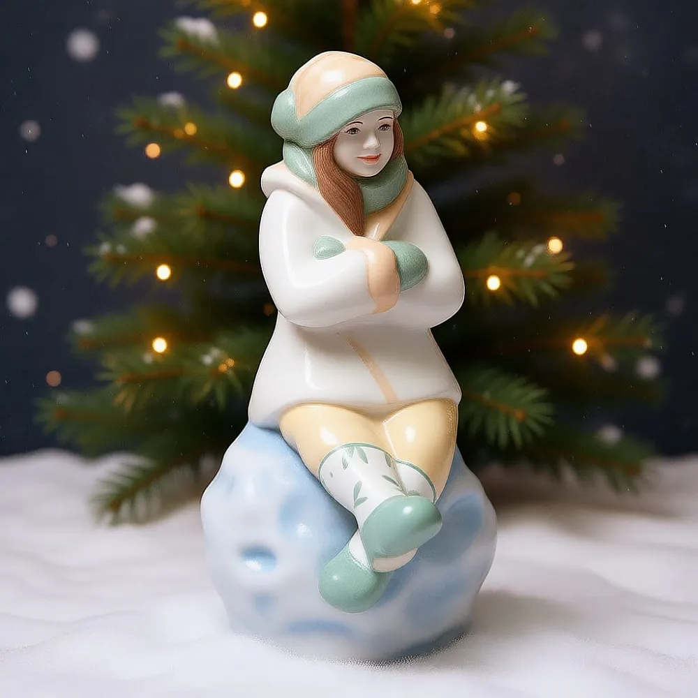 Авторская Коллекционная Фарфоровая Статуэтка «Девочка на Снежном Коме», Дулёво Россия.