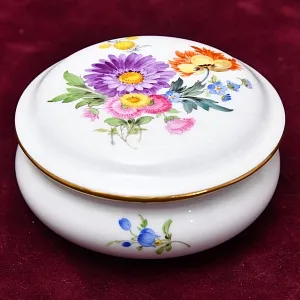Коллекционная Фарфоровая Шкатулка - Бонбоньерка «MEISSEN Blumen», MEISSEN Германия.
