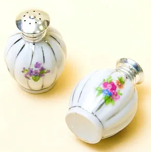 Набор для Специй Солонка + Перечница в футляре, Фарфор, Франция 50 -е годы ХХ века.