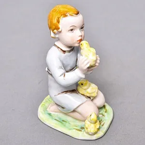 Коллекционная статуэтка «Мальчик с цыплятами», Фарфор ROSENTHAL Германия, первая половина ХХ века. 