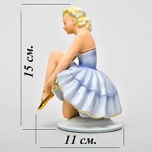 Коллекционная Фарфоровая Статуэтка «Балерина поправляющая пуанту», FASOLD&STAUCH Германия.