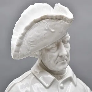 Антикварная Фарфоровая статуэтка «Старый Фриц. Король Пруссии Фридрих II с собаками»,  Volkstedt Германия.