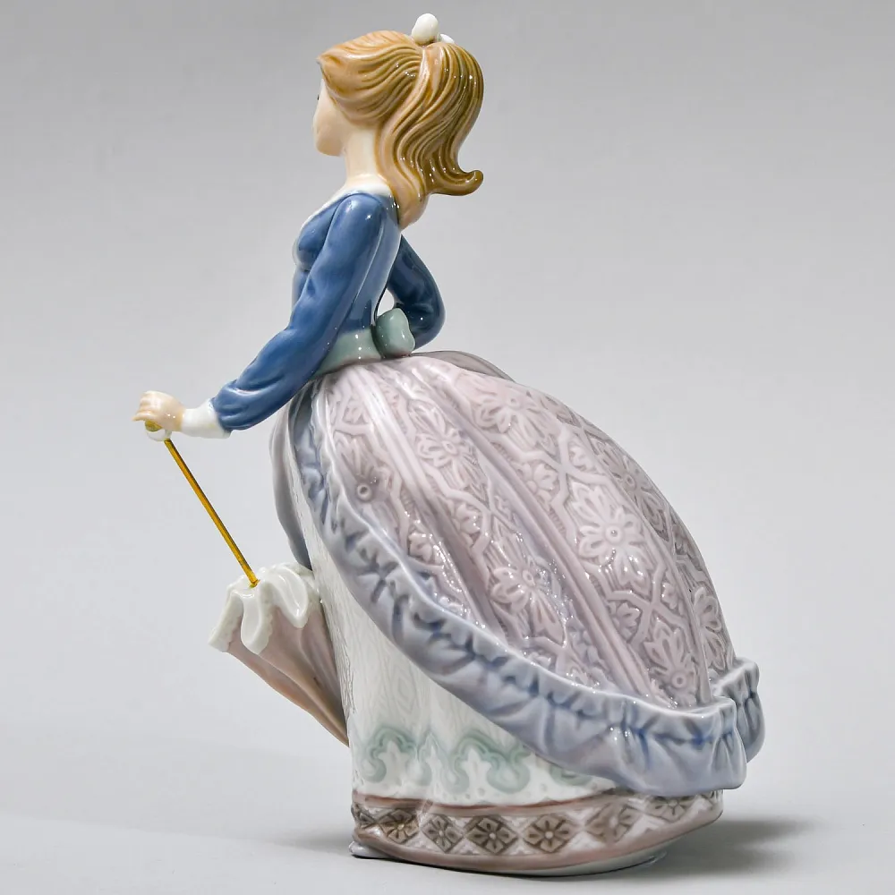 Винтажная Фарфоровая статуэтка "Девочка с зонтиком. Эвита", Lladro Испания - 1983 год.