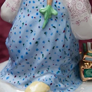 Авторская Фарфоровая статуэтка «Малахитовая шкатулка», СССР Дулево, 50-е года.