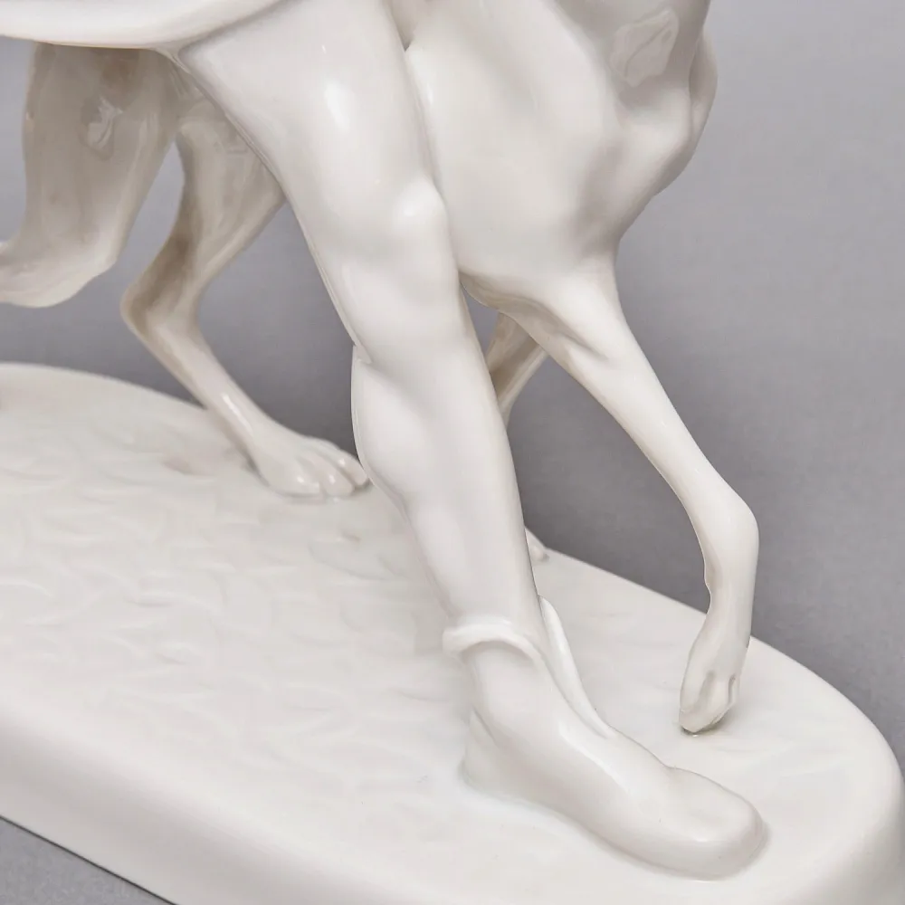 Антикварная Фаофоровая Статуэтка «Охотник с собакой», Wiener Porzellanmanufaktur Augarten, Австрия первая половина ХХ века.