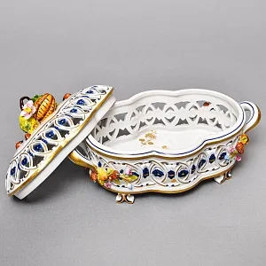 Сухарница - Конфетница - Шкатулка с крышкой «Дары лета», Фарфор Giulia Mangani Италия, 70-е годы.