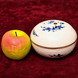 Коллекционная Шкатулка - Бонбоньерка «Голубые Цветы», Фарфор MEISSEN Германия.