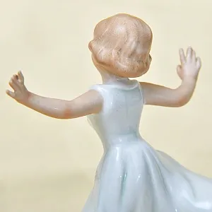 Коллекционная Фарфоровая статуэтка «Маленькая Танцовщица» ВАЛЕНДОРФ - WALLENDORF Германия.