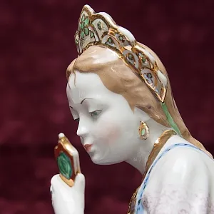 Авторская Фарфоровая статуэтка «Малахитовая шкатулка», СССР Дулево, 50-е года.