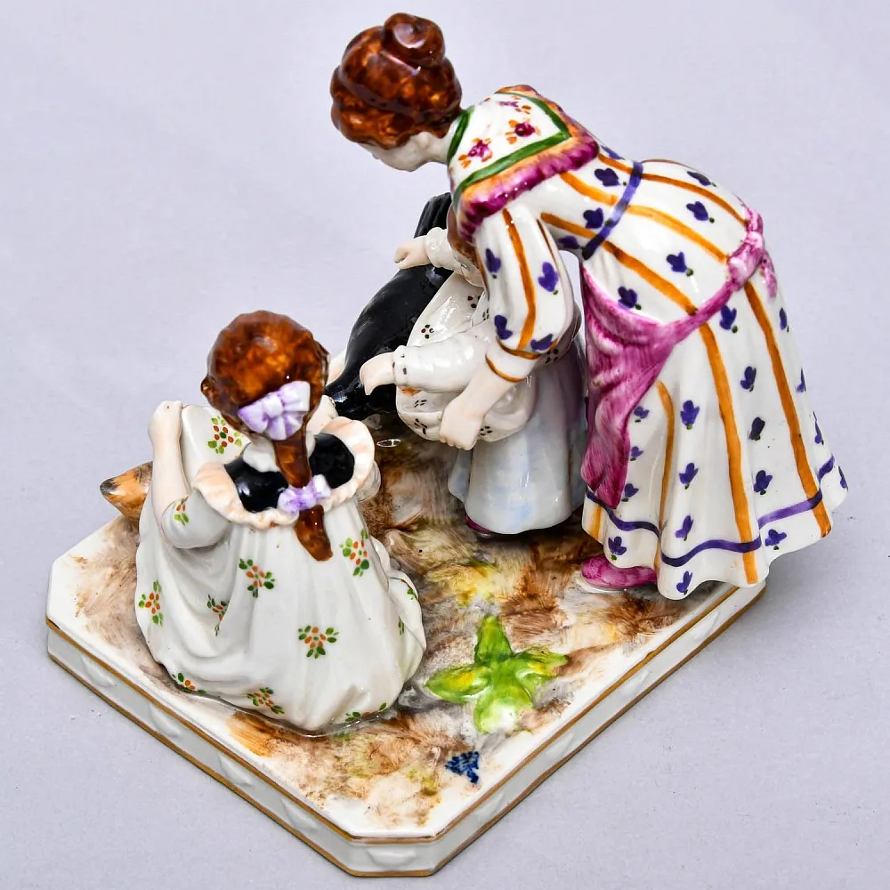 Редкость! Антикварная Фарфоровая Статуэтка «КОРМЛЕНИЕ КУР», Aсkermann & Fritze Германия.