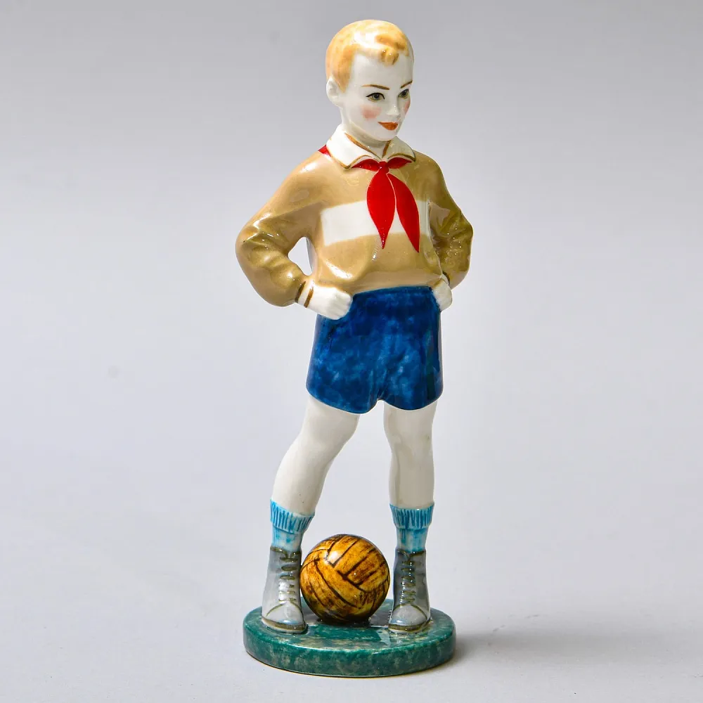 Авторская Коллекционная Фарфоровая Статуэтка «Юный Футболист», Россия.