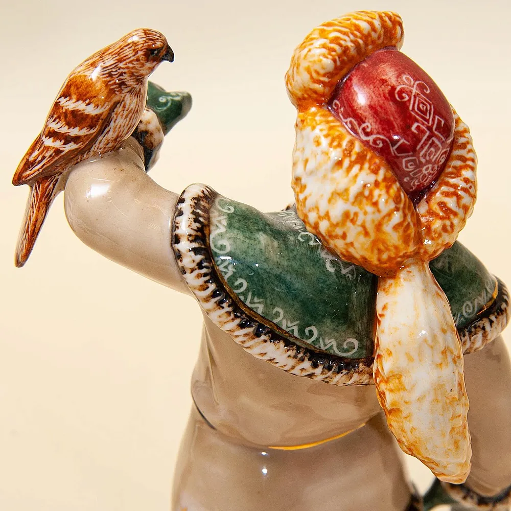 Авторская Коллекционная Фарфоровая Статуэтка «Охотник - Соколиная охота», Россия.