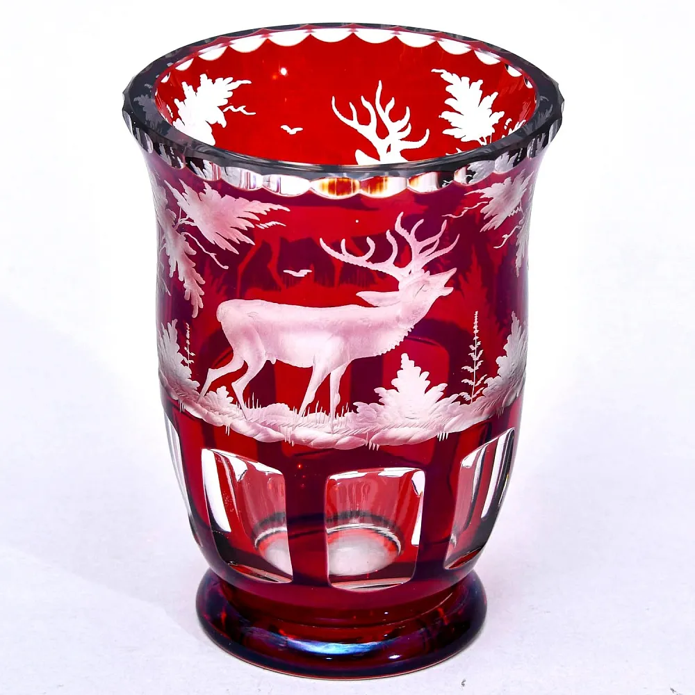 Винтажная Ваза «Охота» Рубиновый Хрусталь, Egermann, Богемия, Чехия, середина ХХ века.