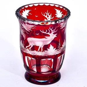 Винтажная Ваза «Охота» Рубиновый Хрусталь, Egermann, Богемия, Чехия, середина ХХ века.