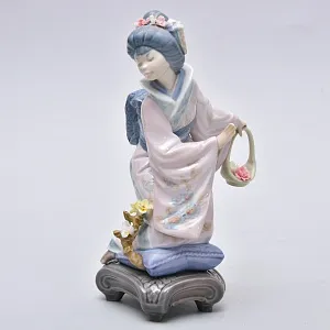 Редкость!!! Коллекционная Фарфоровая Статуэтка «Мичико. Японская девушка с корзиной цветов», Lladro Испания.