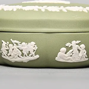 Шкатулка - Бонбоньерка «Античная Греция», фарфор ВЕДЖВУД / WEDGWOOD, Англия, вторая половина ХХ века.