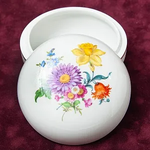 Коллекционная Фарфоровая Шкатулка - Бонбоньерка «BLUMEN», MEISSEN / МЕЙСЕН, Германия.