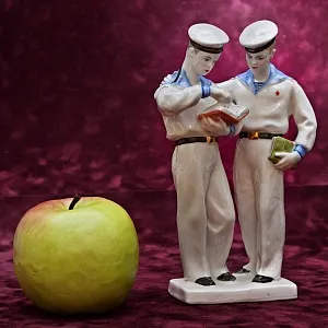 Знаковая Советская Фарфоровая Статуэтка «Нахимовцы» ЛФЗ СССР -1950-60 годы.