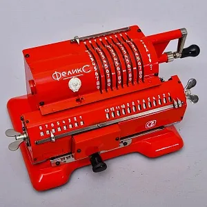 Арифмометр - Механическая Счётная Машинка «КРАСНЫЙ ФЕЛИКС» СССР.