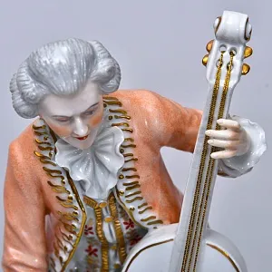 Коллекционная Фарфоровая статуэтка «Музыкант. Виолончелист», SITZENDORF Германия.