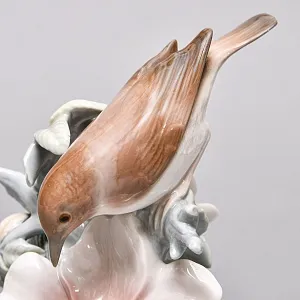  Коллекционная фарфоровая статуэтка «Птица и божья коровка на цветке», Lladro Испания. 