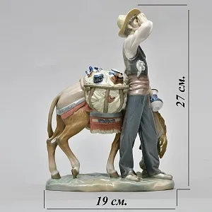 Коллекционная Фарфоровая статуэтка «Продавец фарфора»,  Lladro Испания - 1974 год.