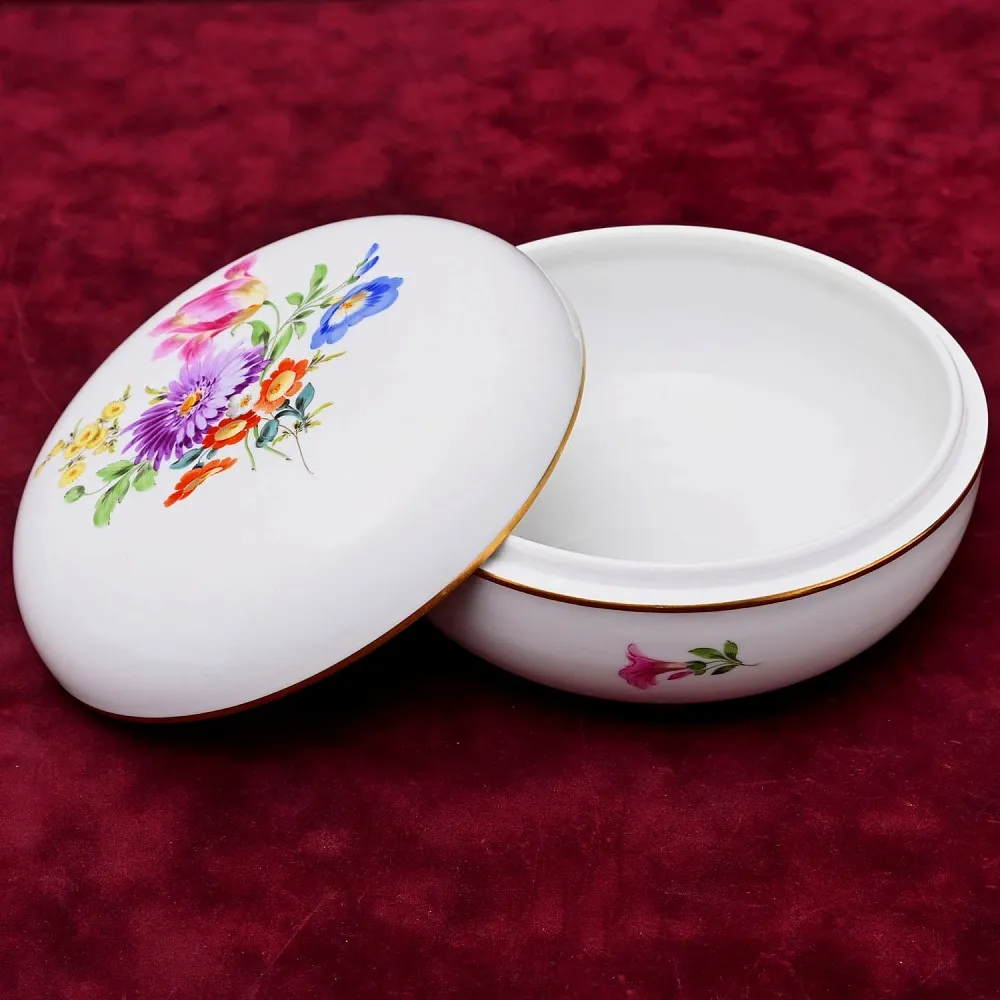 Большая Фарфоровая Шкатулка - Бонбоньерка «ЦВЕТЫ», MEISSEN / МЕЙСЕН Германия.