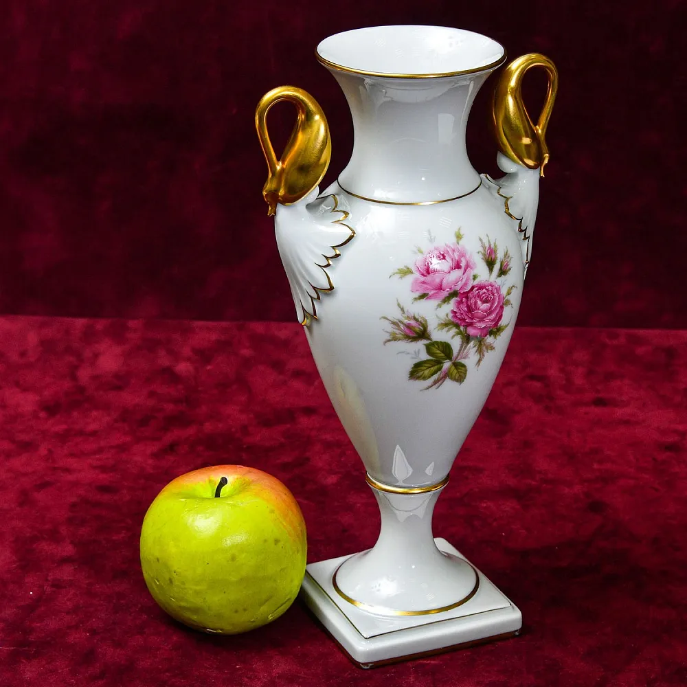 Коллекционная Ваза «Мускусная Роза», KAISER Porzellan, Германия, 1967 - 1970 годы.