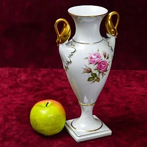 Коллекционная Ваза «Мускусная Роза», KAISER Porzellan, Германия, 1967 - 1970 годы.