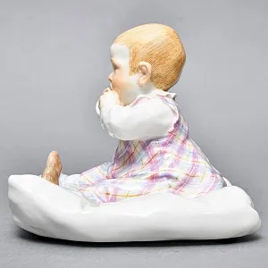 Коллекционная Фарфоровая статуэтка «Дети Хеншеля. Ребёнок, сидящий на подушке», Meissen Германия. 