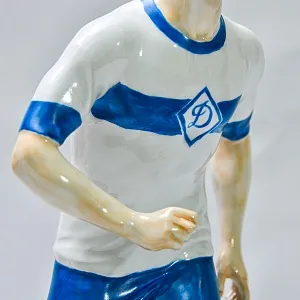 Большая Коллекционная Авторская Статуэтка «Футболист ДИНАМО», фарфор, Россия -1993 год.