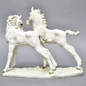 Коллекционная статуэтка «Лошади - Играющие Жеребята», Фарфор Hutschenreuther Германия, 1965 год.