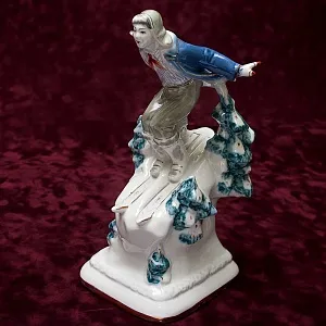 Фарфоровая Статуэтка «Лыжник - Пионер», ДФЗ Вербилки, СССР - 1954 год.