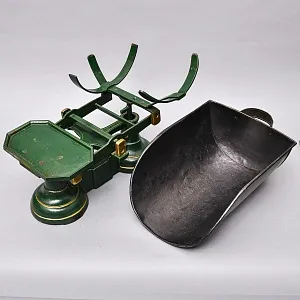 Большие Антикварные Чугунные Кухонные Весы с чашкой для сыпучих продуктов, Англия начало ХХ века.