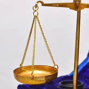 Ювелирные Антикварные Настольные весы с разновесами в футляре, Англия, начало ХХ века! 