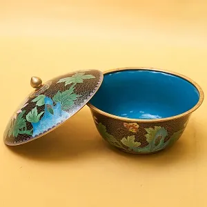 Винтажная Шкатулка «В Саду» в технике «Клуазоне» Китай 50 -е годы ХХ века.