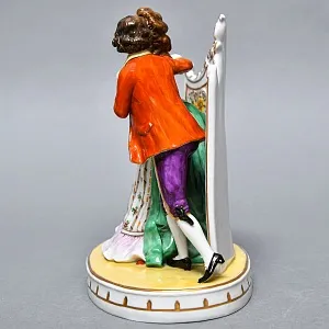 Коллекционная Фарфоровая статуэтка «Свидание за ширмой», Scheibe-Alsbach Германия, середина ХХ века. 