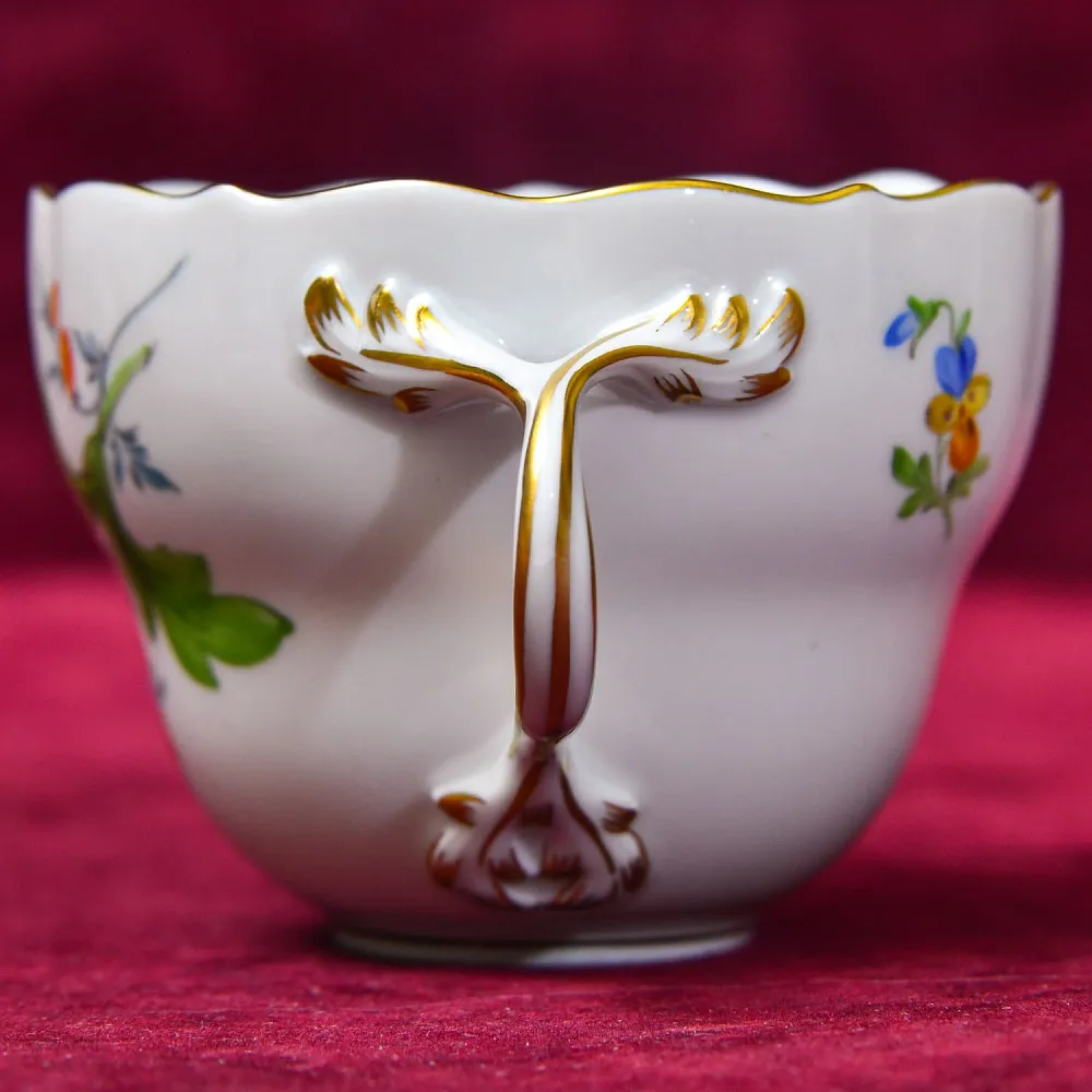 Чайная фарфоровая пара+Тарелка (Тройка) серии BLUME Фарфор MEISSEN / МЕЙСЕН Германия.