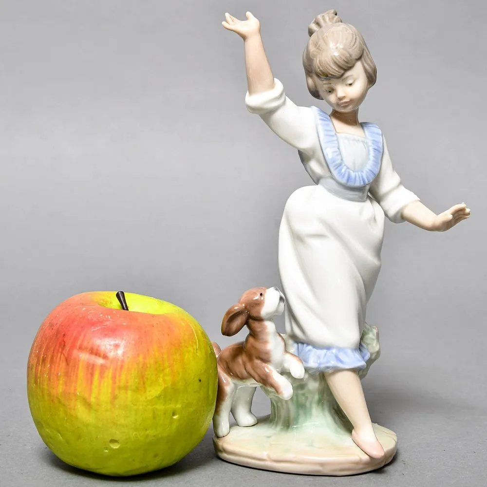 Коллекционная Фарфоровая статуэтка «Девочка с щенком», Lladro Испания, 1993 - 1997 годы. 