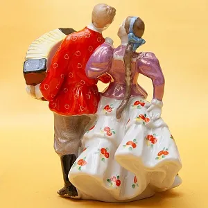 Фарфоровая Статуэтка «Танец - Кадриль» СССР ДФЗ Дулево -1964 -1968 годы. 