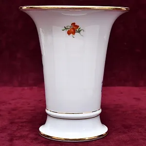 Коллекционная Фарфоровая Ваза «ШИПОВНИК» Н -19 см., MEISSEN Германия, первая половина ХХ века.
