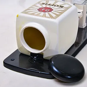 Винтажная Настенная Ручная Кофемолка «Чёрный Кофе», Голландия PeDe, середина ХХ века.